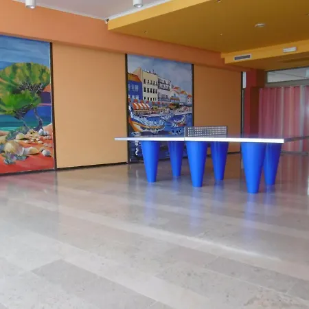 En Rez-de-jardin Avec Acces Direct Piscine Et Parking A - Fr-1-472a-154 * Sète