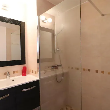 Avec Acces Direct Piscine Et Mer, Parking Prive, Terrasse - Fr-1-472a-154 *