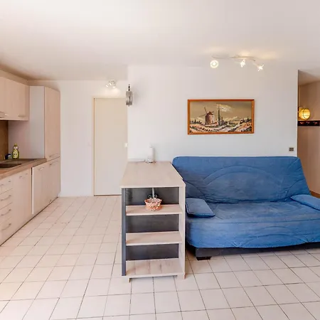 En Rez-de-jardin Avec Acces Direct Piscine Et Parking A - Fr-1-472a-154 *