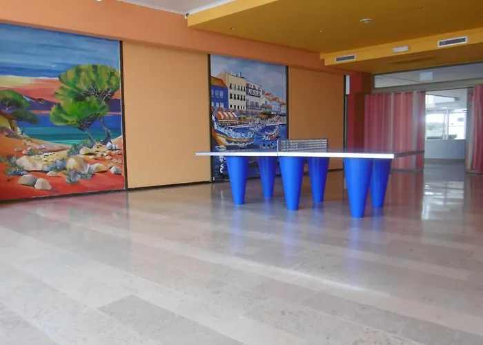 En Rez-de-jardin Avec Accès Direct Piscine Et Parking à - Fr-1-472a-154 * Sète