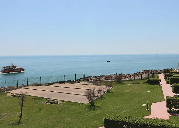 En Rez-de-jardin Avec Accès Direct Piscine Et Parking à - Fr-1-472a-154 Sète