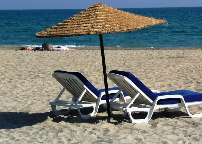 En Rez-de-jardin Avec Accès Direct Piscine Et Parking à - Fr-1-472a-154