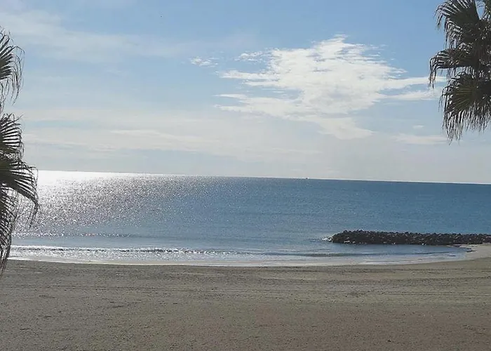 En Rez-de-jardin Avec Accès Direct Piscine Et Parking à - Fr-1-472a-154 * Sète