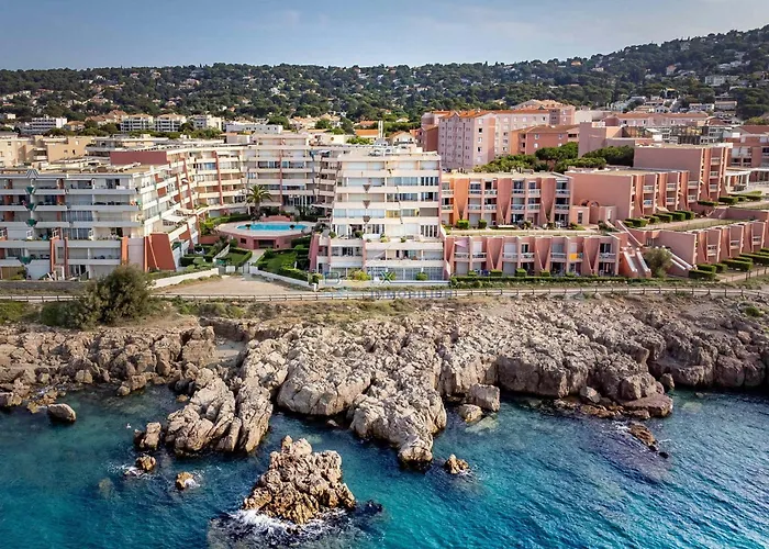 En Rez-de-jardin Avec Accès Direct Piscine Et Parking à - Fr-1-472a-154 Appartamento *